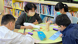 大學伴將遊戲融入英語教學，讓小學伴能夠自然學習到發音、拼字及念小書。