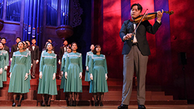 玉山合唱團第5度站上國家音樂廳演出，以多國語言詮釋一系列愛與故鄉的歌曲。